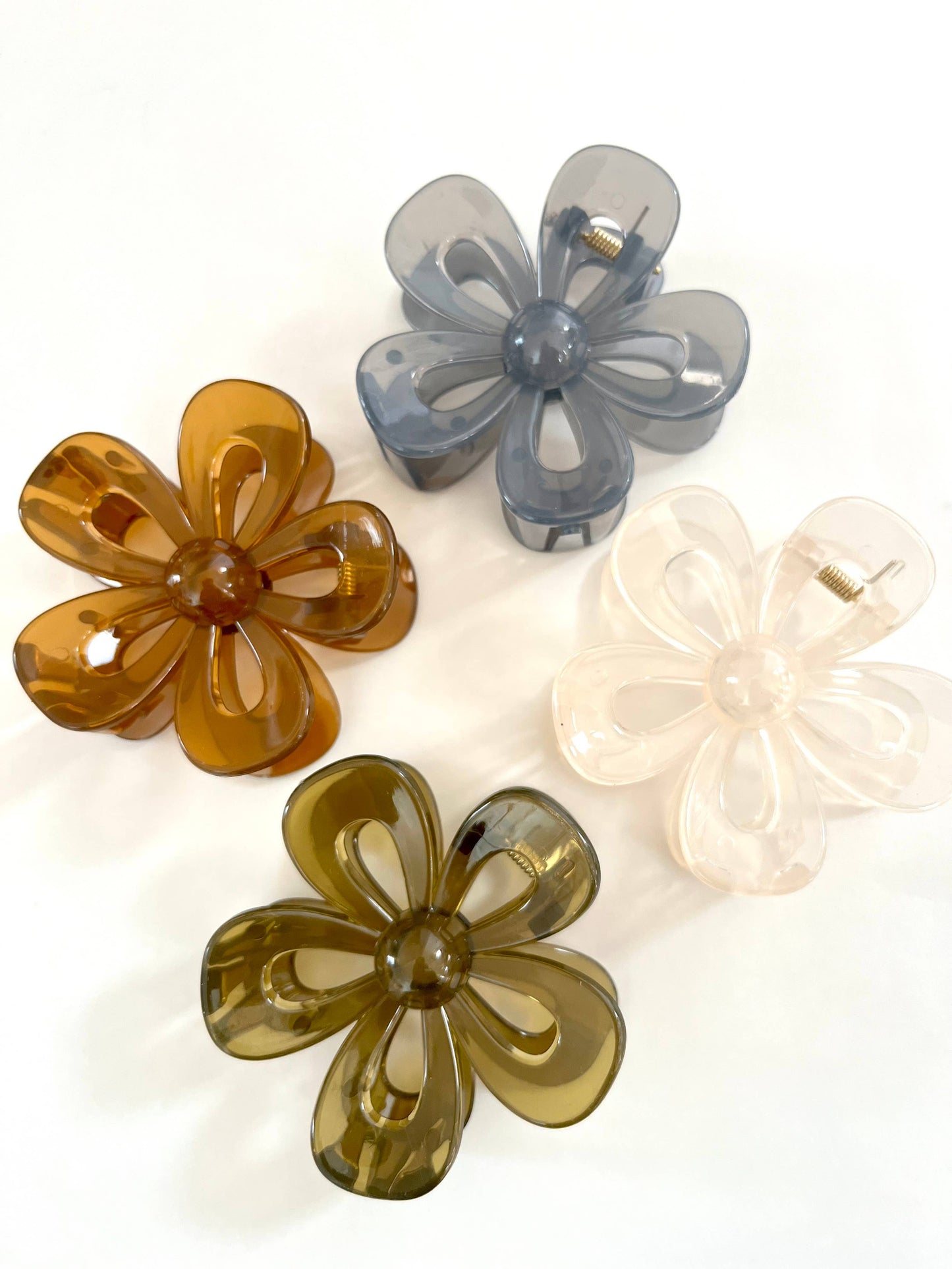Frosting Company - 8 Medium Spring Flower Hair Claw Clips Spa Salon Translucent