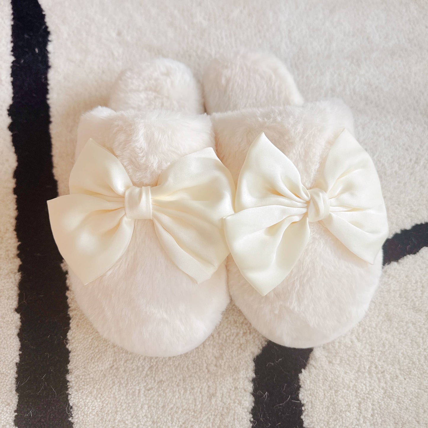 Satin Shine Fur Cozy Lounge Slippers: Cream