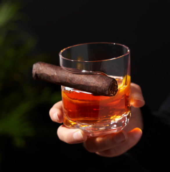 Raye™ Crystal Whiskey Glass w/ Built-in Cigar Holder